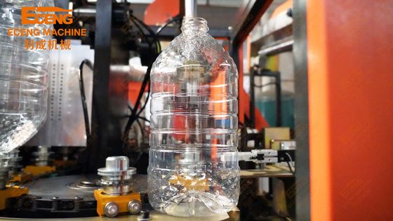 دستگاه دمنده بطری روغن کششی 900BPH 5L Q5L1 1 حفره