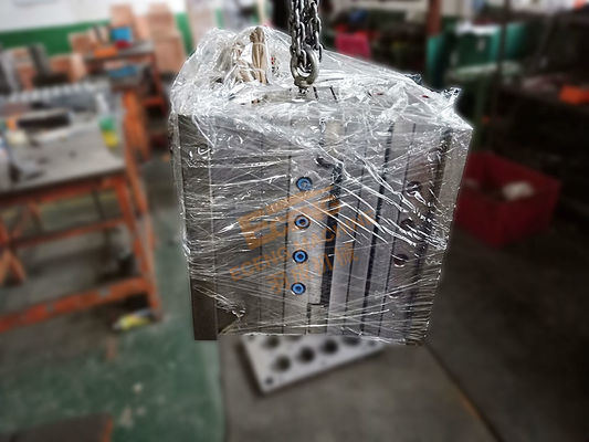 500 میلی لیتر PET Preform Mold 8 Cavity PET Blow Molding CE SGS ISO